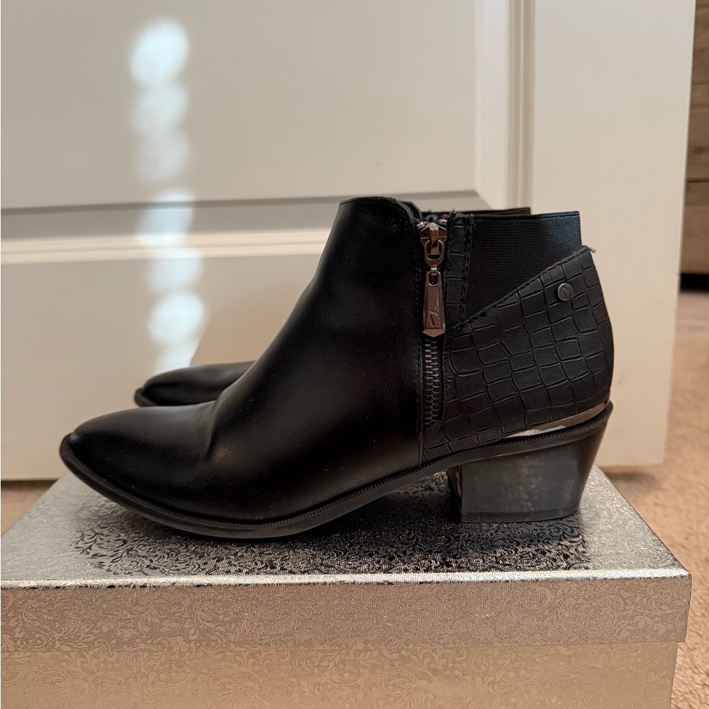 Simply Vera Vera Wang Black Ankle Booties